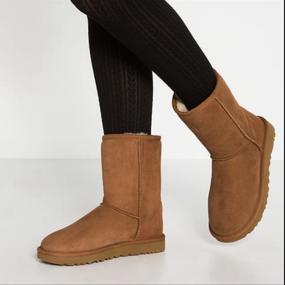 UGG II women classic chestnut short size 7 gently used
